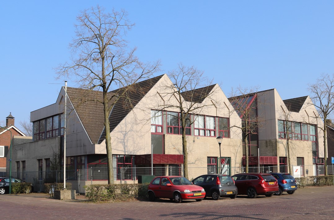 In Nistelrode is op korte termijn ook een locatie gevonden voor de opvang van Oekraïense vluchtelingen: het voormalige Rabobankgebouw op de hoek Tramstraat-Kromstraat. Woensdagavond 6 april organiseren we een inloopbijeenkomst over deze opvang. Meer info: bit.ly/3tNLTTK