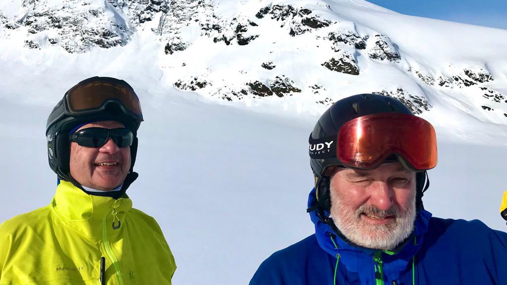 doyoupowderclub's tweet photo. Another day in @powdersnow_24 paradise for our Gurus Emil and Tino! Up to 10000 meter vertical @LastFrontHeli  Ripley base area. And 5 runs never have been touched until…great!
🚁⛷
@BergmannEmil https://t.co/8JBNTJXmrb