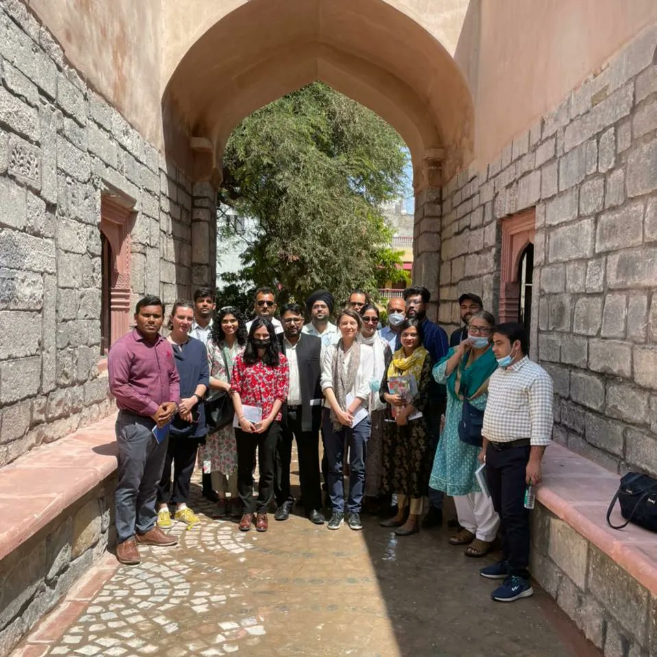 UjjainSmartCity's tweet photo. भारत के आवासन और शहरी कार्य  मंत्रालय  के विशेषज्ञों और फ्रेंच डेवलपमेंट एजेंसी , यूरोपियन यूनियन के विशेषज्ञों के दल ने सिटीज के कामों का सोमवार को परीक्षण किया। 
#EU #AFD_en #MoHUA #NIUA #CITIIS #USCL #Mahakal_Dwar  #Conservation #heritage #Urban_Development #Rejuvenation https://t.co/OMqVzEz7vw