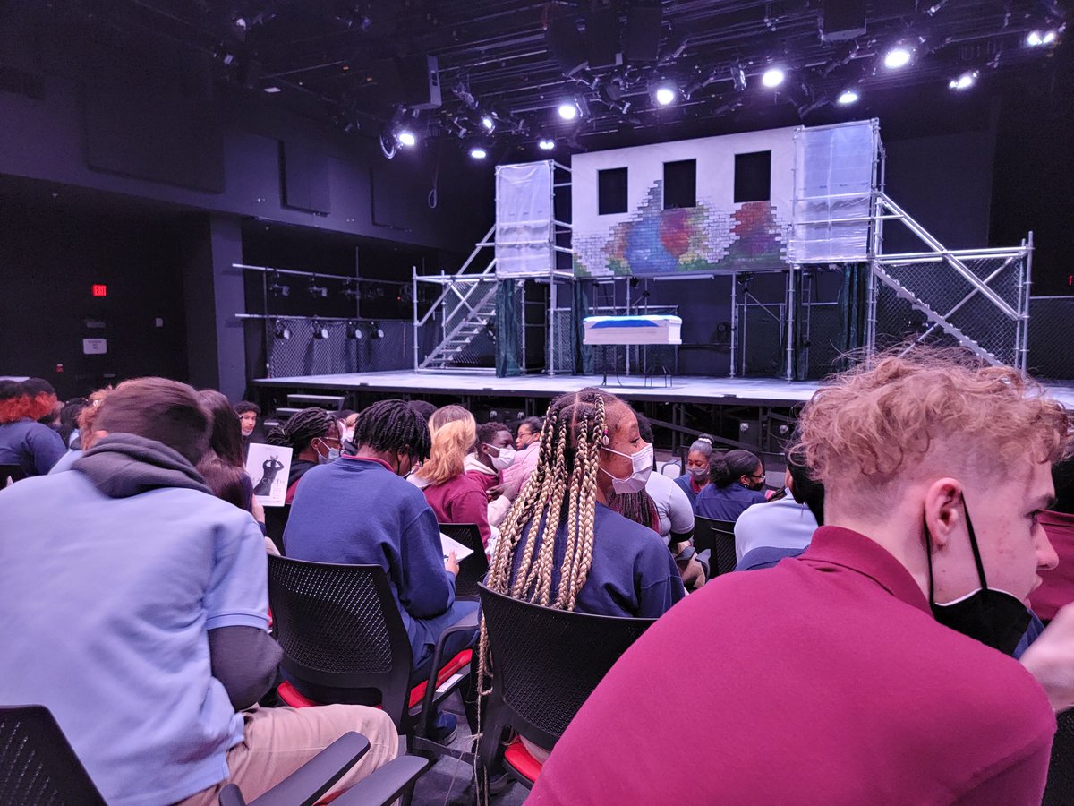 We always the love the Arts! On Friday, Syracuse Academy of Science High School put the "A" in STEAM. First, our student enjoyed a modern performance of Macbeth at The Redhouse.  Then, students sang their hearts out at the talent show! #SASAtoms <a href="/SyracuseAcademy/">Syracuse Academy of Science</a>