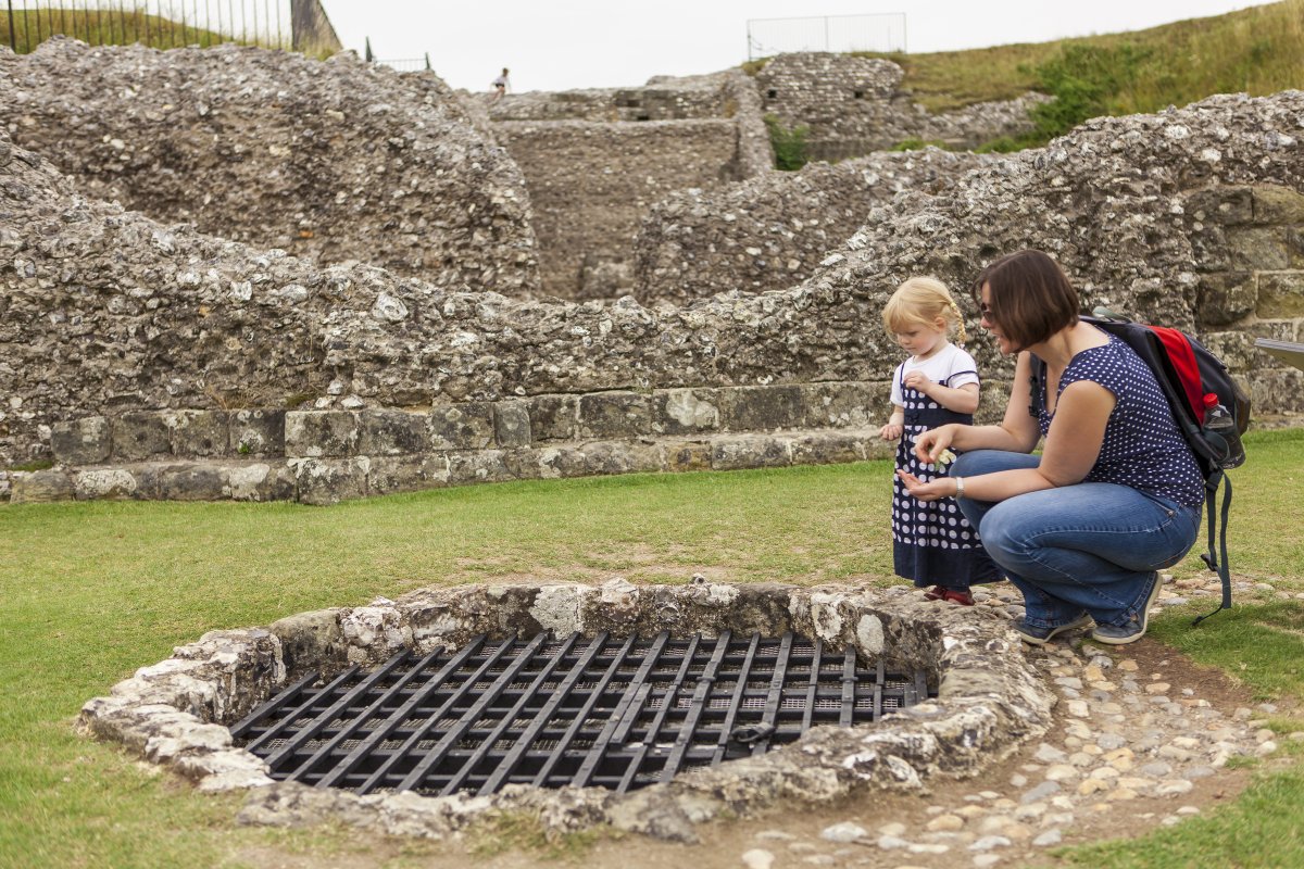 Treat the family to a spring day out and take part in our Easter Adventure Quest at Old Sarum. 🐇 From solving clues to taking part in challenges, the quest is a great way to explore the site. Plan your visit: bit.ly/Sarum-Easter-Q…