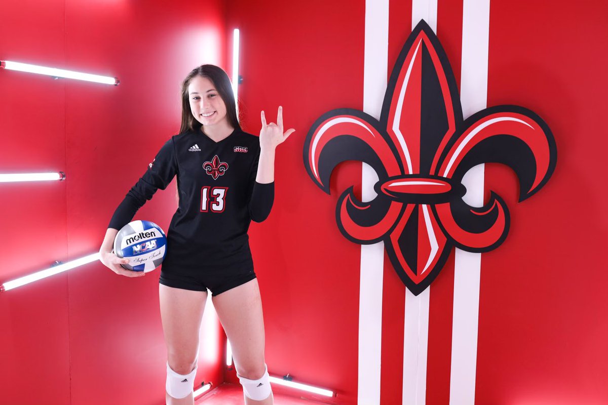 TurnUptheAC13's tweet photo. I was going to post about this last week, but I was waiting so I could post these AWESOME pictures! I visited UL last weekend and I absolutely loved getting to know my hometown school in this way. Thank you @CoachKG11 @_jazjohnson and Coach Boat!  @RaginCajunsVB #uncommitted https://t.co/HFn6p6mxKc
