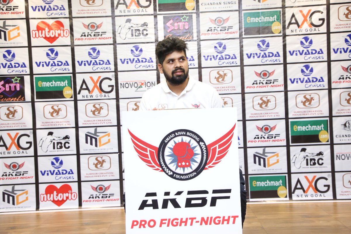 AmjadWorldboxer's tweet photo. you set your goals ridiculously high and it's a failure, you will fail above everyone else's success #akbfprofihtnight @AmjadWorldboxer https://t.co/7H41lI7vQe