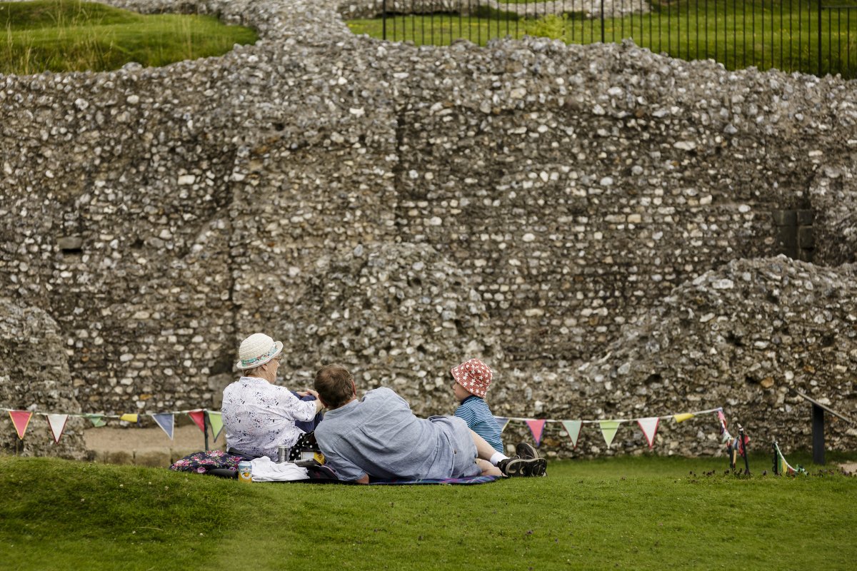 Come for a walk around Old Sarum this weekend. Bring a picnic too! Fingers crossed for some sunshine ☀️ Plan your visit: bit.ly/Old-Sarum