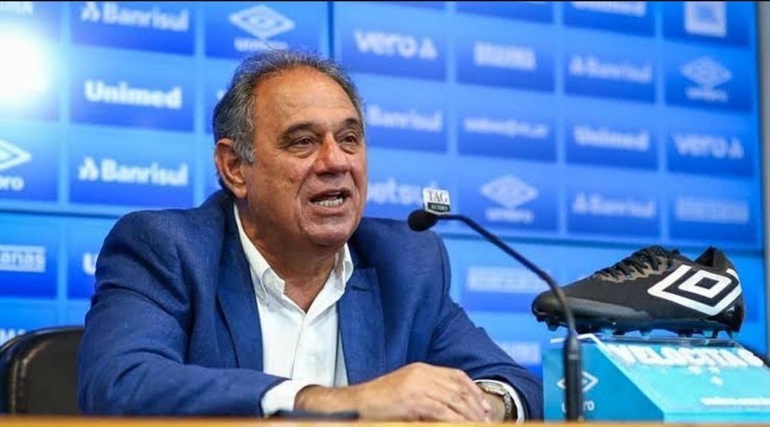 GREMIONEWS7's tweet photo. TRÊS!

Denis Abrahão em entrevista diz que o Grêmio quer trazer mais 3 reforços para o Grêmio.
Seguintes posições: Zagueiro, meia e atacante

📸: Lucas ubel
🗞️: Rádio pachola https://t.co/t6AWlXNdHs