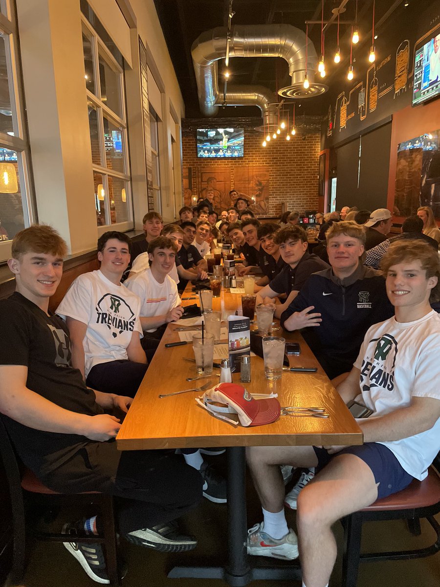 MNaps22's tweet photo. Family dinner in TN last night. #ntbaseball https://t.co/5dvHScGhKQ
