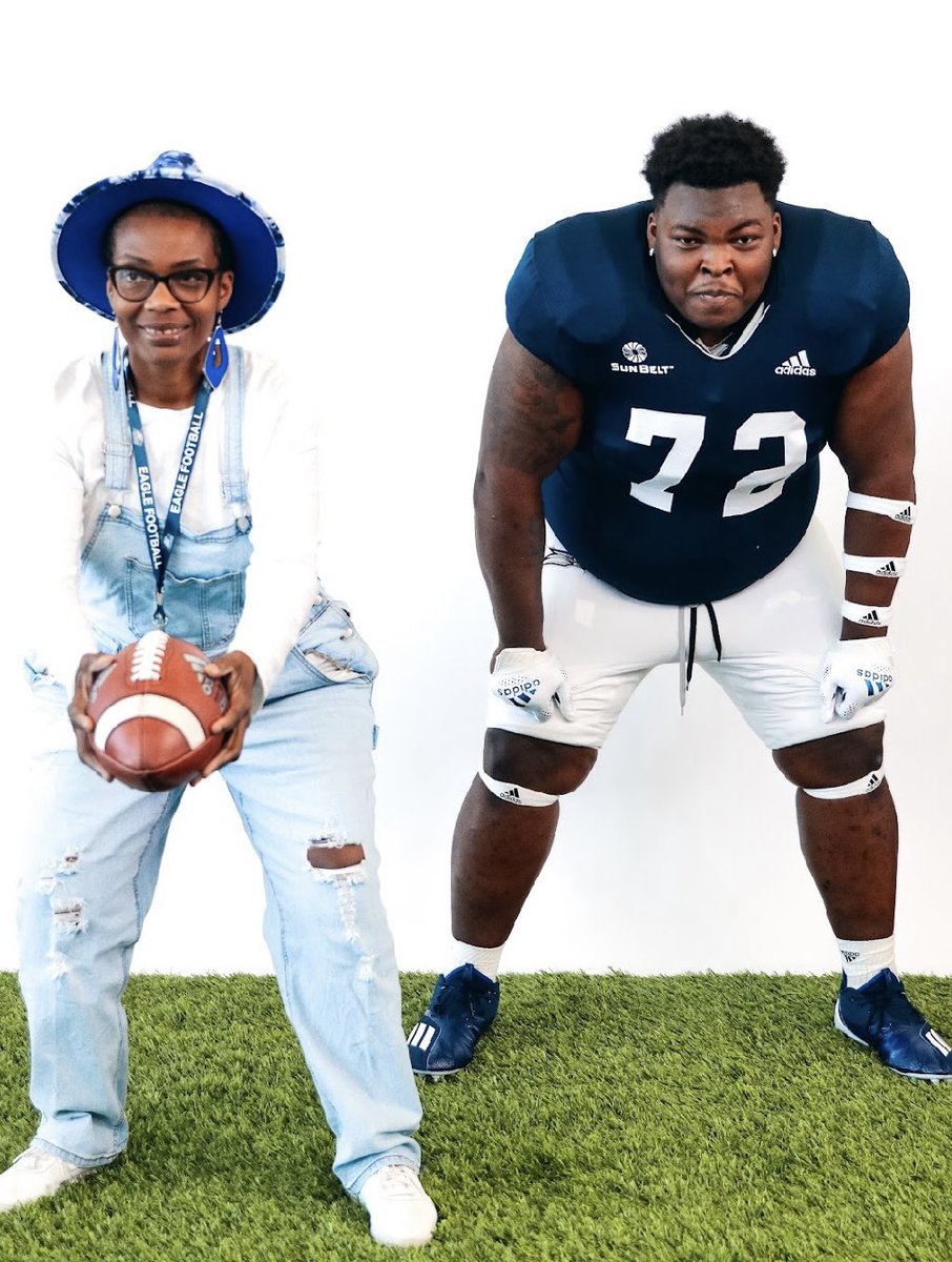 I had a Great Visit <a href="/GSAthletics_FB/">Georgia Southern Football</a>  this weekend🔵⚪️, I can’t wait to get back on campus again soon !
<a href="/CoachWillHarris/">Will Harris</a> <a href="/GSCoachHelton/">Clay Helton</a> <a href="/kwhit4/">KW</a> <a href="/Rip_Rowan48/">Rip Rowan</a> <a href="/CoachNEUP/">Andrew Neupert</a> @BryanEllisGS @RyanSmith_GS <a href="/GSBevill/">Andrew Bevill</a>