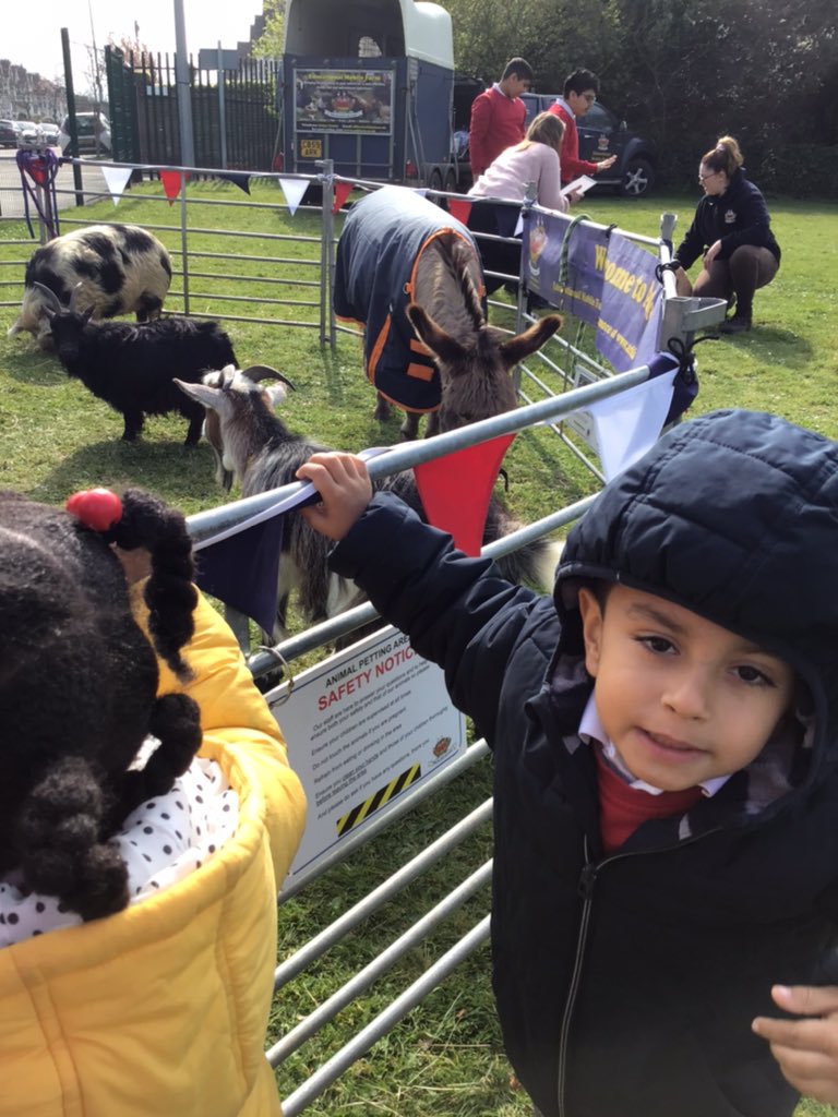 RedbridgePS's tweet photo. old Macdonald had a farm but @ArkFarm was much cooler
#farm #farmlife #goat https://t.co/sHXi1XNHNK