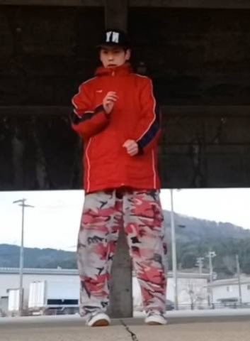 ramuuuuu0928's tweet photo. ！！拡散希望！！

私のダンスパートナーの成龍くんが1週間行方不明になっています
城崎温泉周辺(兵庫)から足取りが途絶えていて今もまだ連絡が着きません

お見かけした方、何かご存知の方がいらっしゃいましたらご連絡してください🙏

↓いなくなった日の服装です！↓
↓参考までに🙇‍♂️↓ https://t.co/Ehwl9pm4H1
