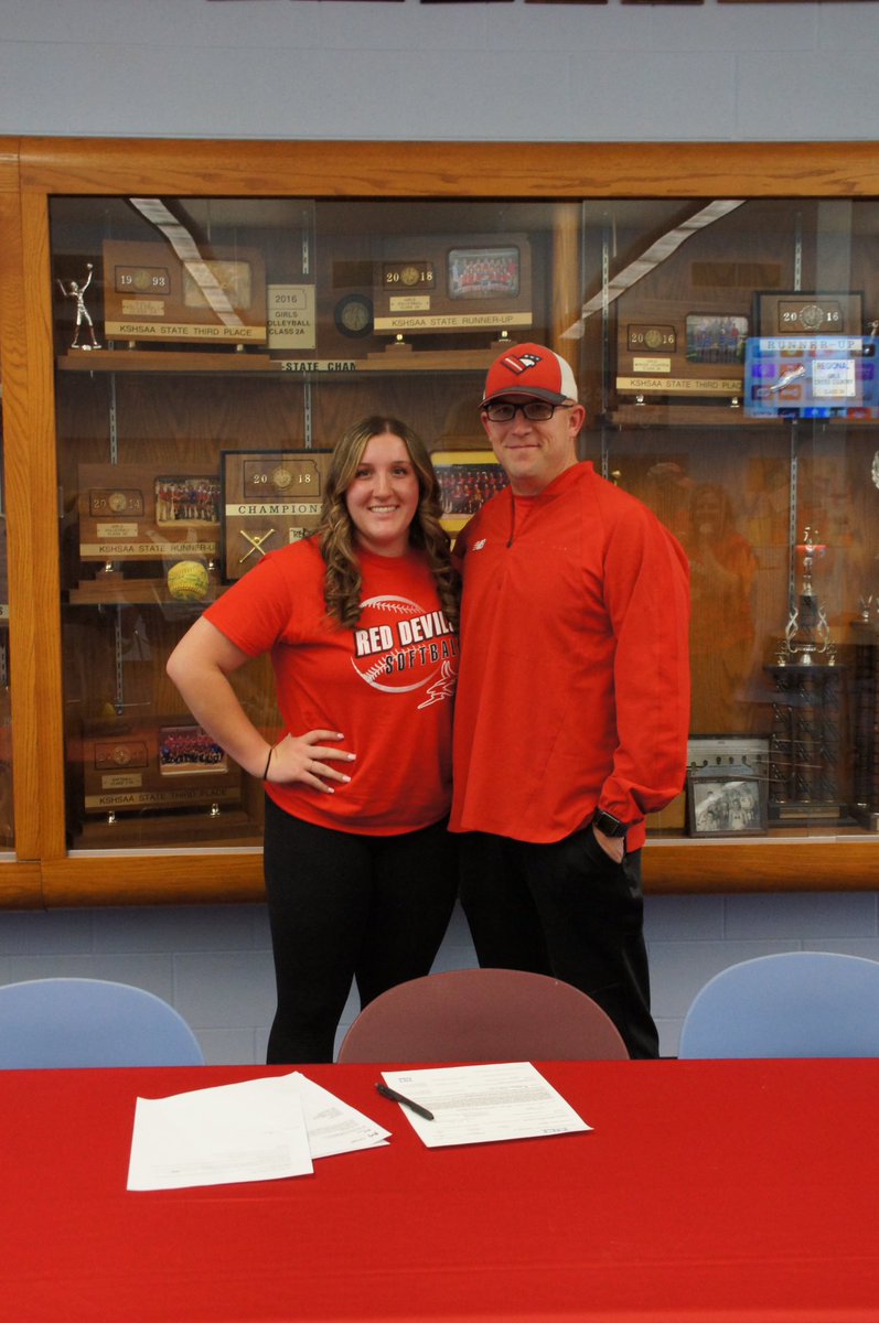 madihavenstein's tweet photo. Super excited to announce that I will be continuing my academic studies and softball career at Allen Community College! Thank you to everyone that has pushed me throughout the years. I wouldn’t be here without you guys! I can’t wait to see what the future holds❤️🖤#rolldevs https://t.co/7IPlbfpJfu