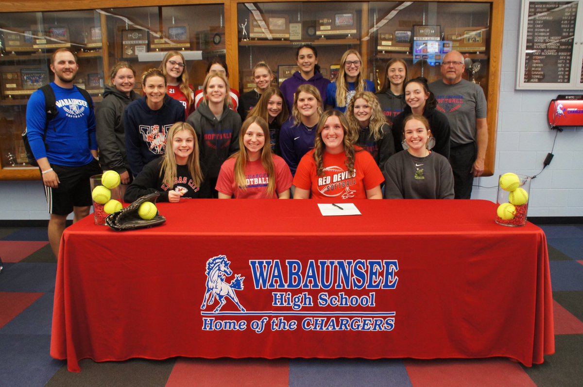 madihavenstein's tweet photo. Super excited to announce that I will be continuing my academic studies and softball career at Allen Community College! Thank you to everyone that has pushed me throughout the years. I wouldn’t be here without you guys! I can’t wait to see what the future holds❤️🖤#rolldevs https://t.co/7IPlbfpJfu