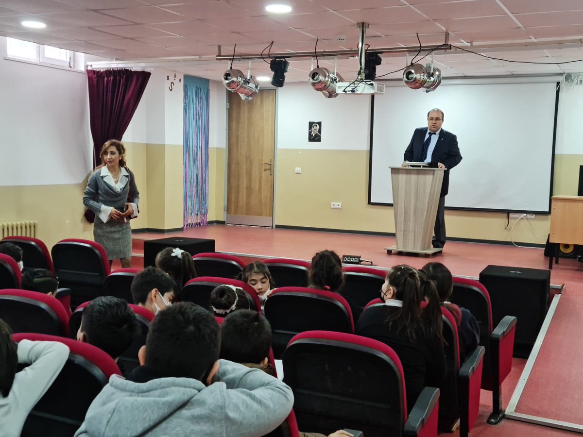 Keçiören Kaymakamımız Sayın Dr.Mehmet AKÇAY okulumuz 3.sınıf öğrencilerine "Yerel Yönetimler" dersi verdi. Kendisine teşekkür ederiz. 
<a href="/makcay44/">Dr. Mehmet Akçay</a>
<a href="/Ayhanisik37/">Ayhan IŞIK</a>