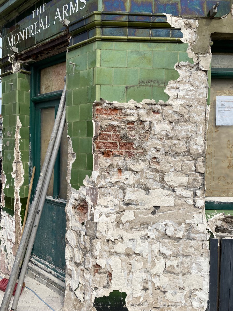 JonnyAnstead's tweet photo. Sad to see a bit of history being hacked off in Brighton.. not a great boozer in my memory but the tiles offered something https://t.co/6QcxiSg1Ir