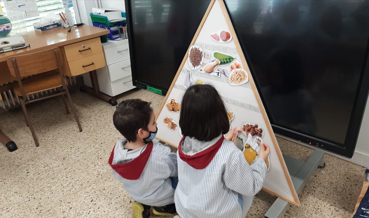 Avui hem visitat als nens i nenes de 1r cicle primària de <a href="/SAFASantAndreu/">SAFA Sant Andreu</a> que han assistit al taller "De la terra al Plat“ que promou el consum de fruita i verdura per a tenir  una bona salut. #alimentaciósaludable #tallersEscola #PromociódelaSalut  #educacióxlasalut #avuixdema