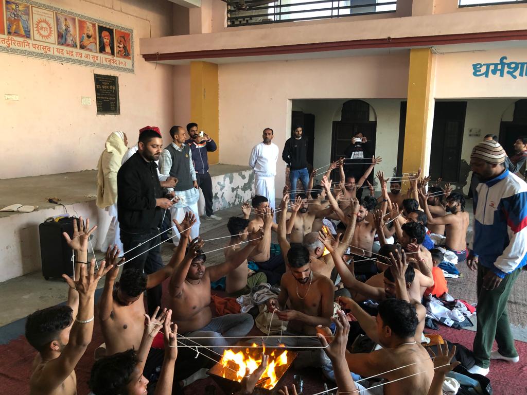 आर्य विद्या की उन्नति के लिए ऋषि दयानन्द जी के पूर्ण पुरुषार्थ के फलस्वरूप प्रथम पीढ़ी के सहस्रों लोगों ने कार्य आगे बढ़ाया तदुपरान्त सम्पत्ति पिपासु बढ़ने लगे और समाज सो गया।अब आर्य निर्मात्री सभा के अनथक पुरुषार्थ से तीन लाख से अधिक युवा-युवतियों को आर्य विद्या प्राप्त हुई है।