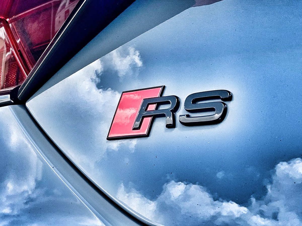 MarkJonesZA23's tweet photo. Itโs an Audi RS car. It produces 440 kW of power and 830 Nm of torque. Itโs fast and I get to play with it tomorrow at Gerotek.
#Audi | #AudiRS | #etronGT | #electrifyingfun | https://t.co/DpAsFPDaDr