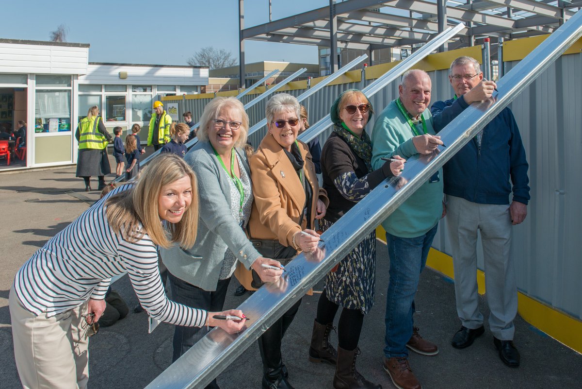 robertslimbrick's tweet photo. The steel frame is up at Warden Hill Primary School! To celebrate, we joined @EGCarterCoLtd at a steel signing event last week, which allowed pupils, teachers, governors and former staff to make their mark on the building.
#SteelSigning #EducationArchitecture https://t.co/GXbz75TGm5