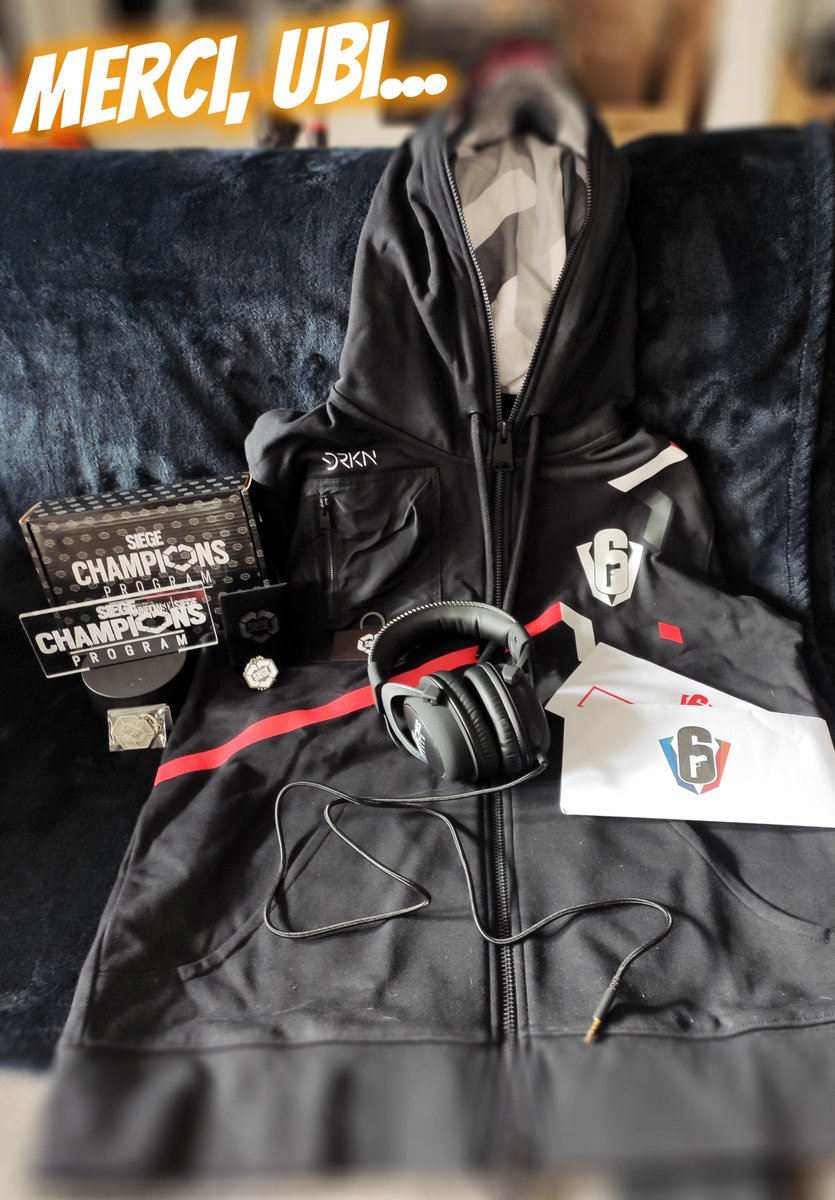 Vielen, vielen Dank an #ubisoft und die tollen Leute vom #siegechampions Programm für dieses tolle Paket.

- #drkn "S.I. 2022" Hoodie
- #hyperxcloud 2 "Siege Champions Edition"
- Plexiglas LED Siege Champions 
- Schlüsselanhänger Siege Champions
- Halskette Siege Champions