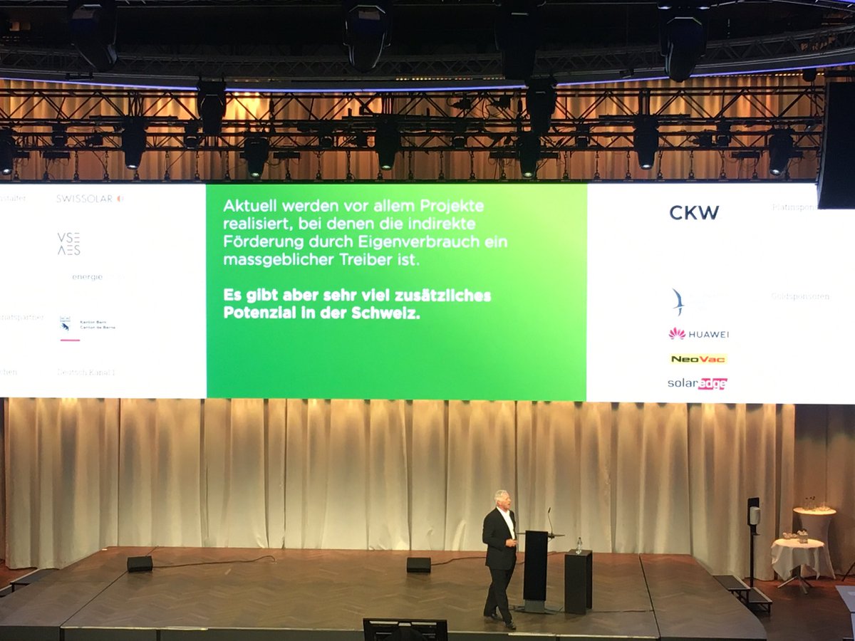 swissolar_f's tweet image. La vision du gestionnaire de réseau CKW et son CEO Martin Schwab. « Il faut exploiter toutes les surfaces disponibles » et de conclure « Je suis pour la mise en place d’un tarif de rachat minimum de l’énergie solaire pour assurer la sécurité d’investissement » #pvtagung22