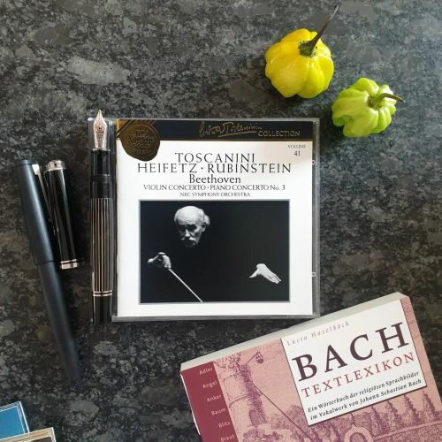 ClassicalCritic's tweet photo. #morninglistening to #LvB’s #ViolinConcerto w/ #Toscanini, #Heifetz & #NBCSymphonyOrchestra on @Sony_classical
Amazon: https://t.co/w1S9swSN37
Hattip @rbraunmuller
#NBCOrchestra #PianoConcerto No.3 w/#ArturRubinstein #LudwigVanBeethoven #JaschaHeifet… https://t.co/xJsQwPDrfE https://t.co/hlQAIvPf0L