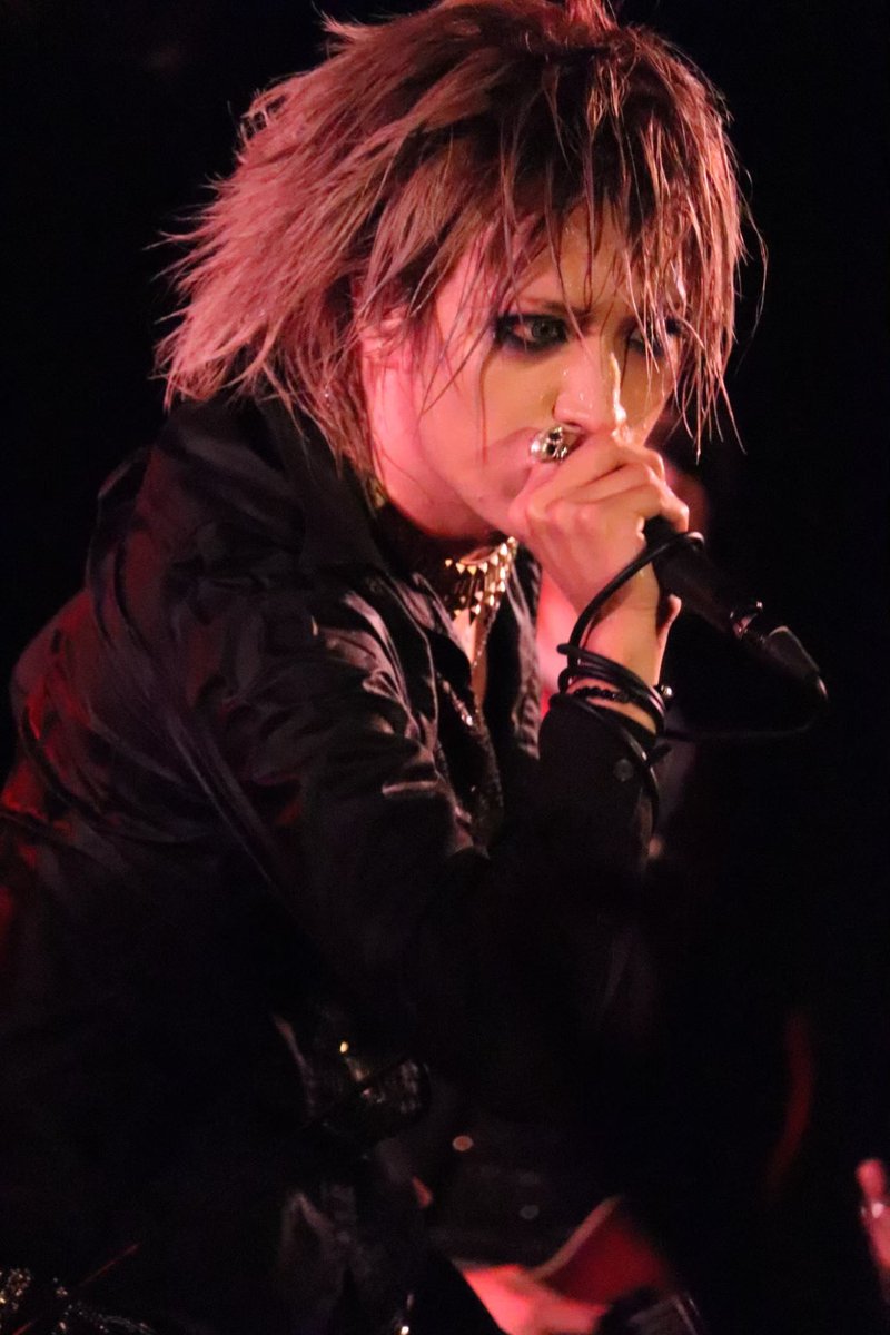 Ryoga_britannia's tweet photo. 池袋カプセルで売ってるムラシャン活用させてもろてます。

これのおかげで維持できてるブロンドヘア。

きたさんいつも無茶な(すんげぇ無茶な)要望に応えてくれてありがとう。

鬼の形相になりながらこちらの要望を聞いてくれる優しさに感謝です。

最近行けてないのでヘアメンテしてもらいたいな。 https://t.co/pRvWbP7Fiq