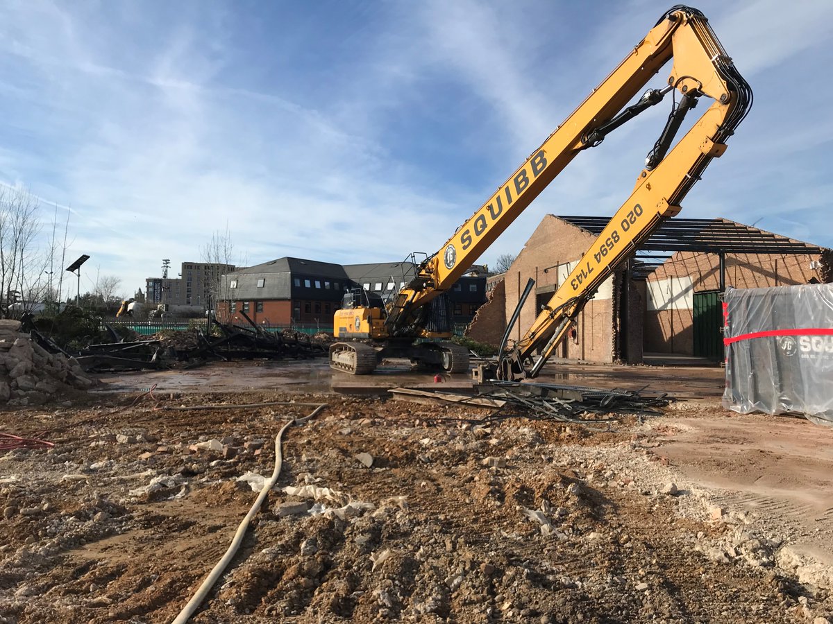 SquibbGroupLtd's tweet photo. Colonial Way, Watford #Demolition #Plant #Machinery #Watford https://t.co/LGxKWGjwH0