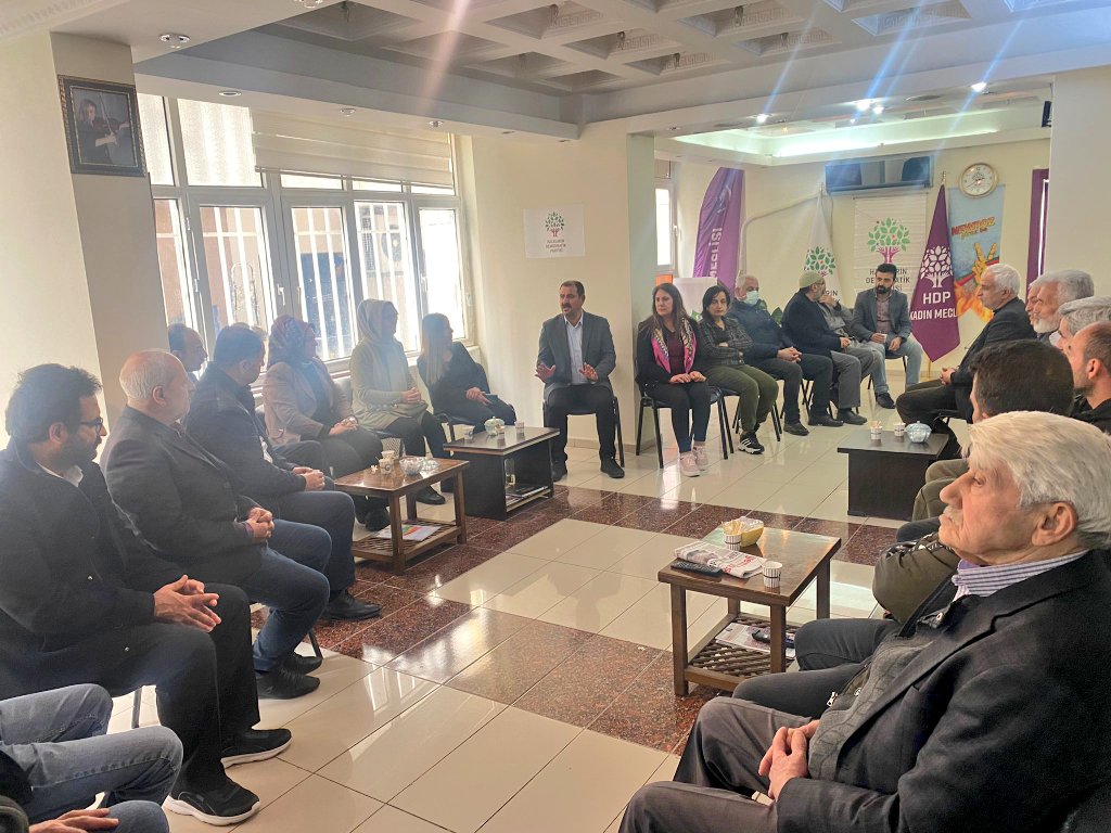 dempartiamed's tweet photo. Hevserokên şaredariyê û Hevserokên hdp ê yê Êluhê tevî rêveberiya nû hatin ziyareta me…spas û serkeftin Êlîh… https://t.co/ItAxTMEebW