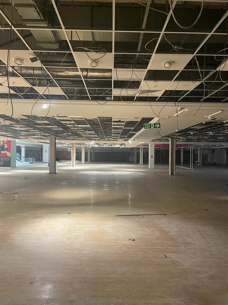 SquibbGroupLtd's tweet photo. Works are progressing well at the Former Debenhams Store, Lakeside. #Demolition #StripOut #Debenhams #Lakeside https://t.co/9MLzYhbjvR