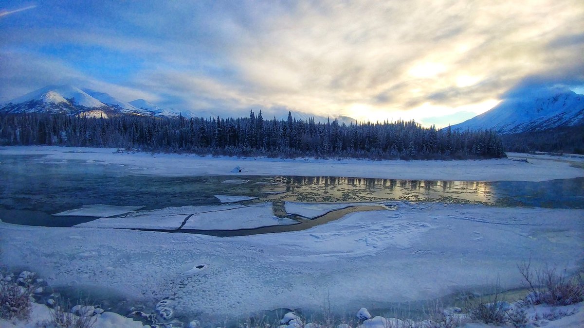 mopixcle's tweet photo. I miss Alaska. I could be happy there. #Alaska #ice #snow #travel https://t.co/yLbiXJ0uHC