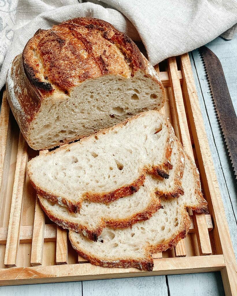 Pan gallego de masa madre con Thermomix

¿Te apetece hacer panes de los de siempre? ¿De esos que duran días en perfectas condiciones? Pues hemos preparado este delicioso pan con masa madre en @thermomixespana 

Si te interesa el tema, en las fotos está t… instagr.am/p/CbsCj8bjieb/