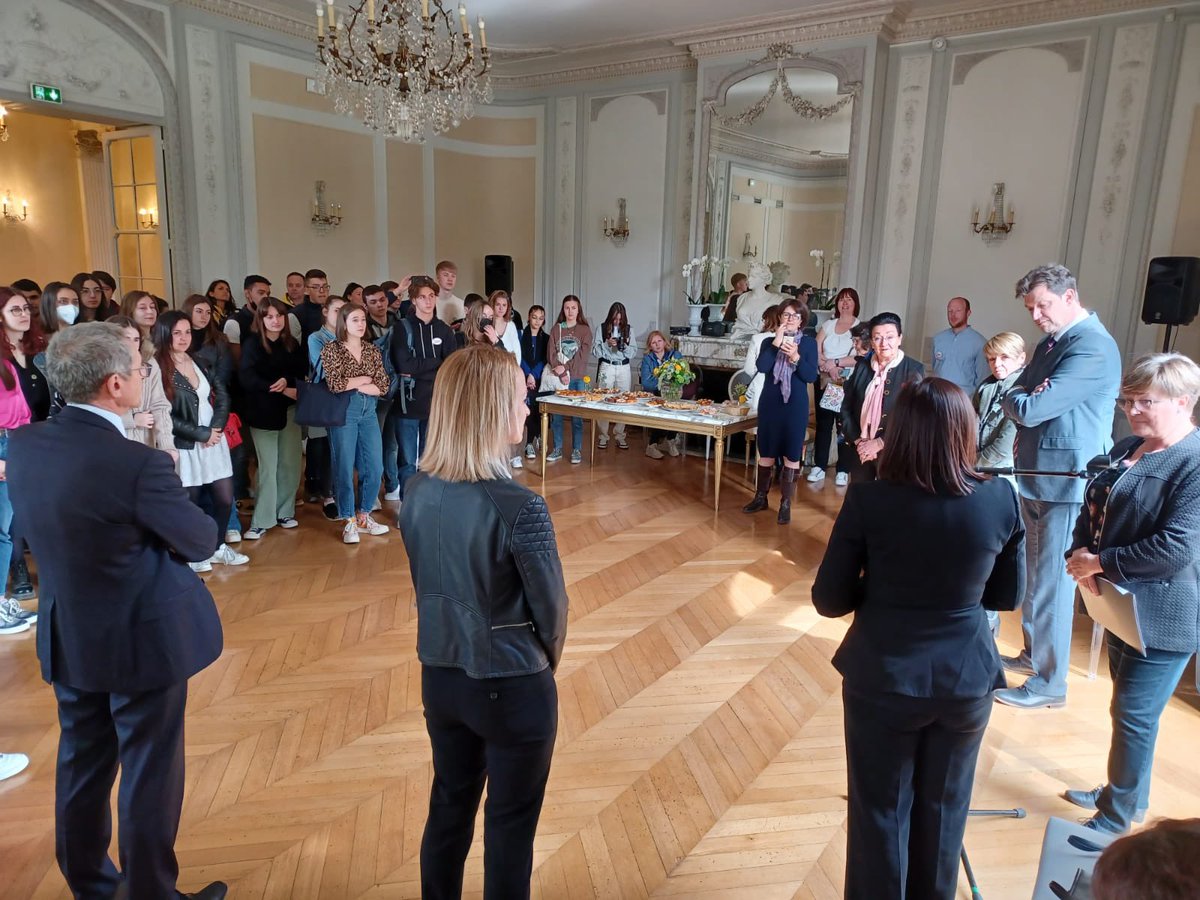 Merci à <a href="/merignac/">Ville de Mérignac</a> pour son accueil chaleureux dans les salons de l’Hotel de Ville et pour toute l’énergie créative impulsée à nos jeunes citoyens ! 🤩🇪🇺