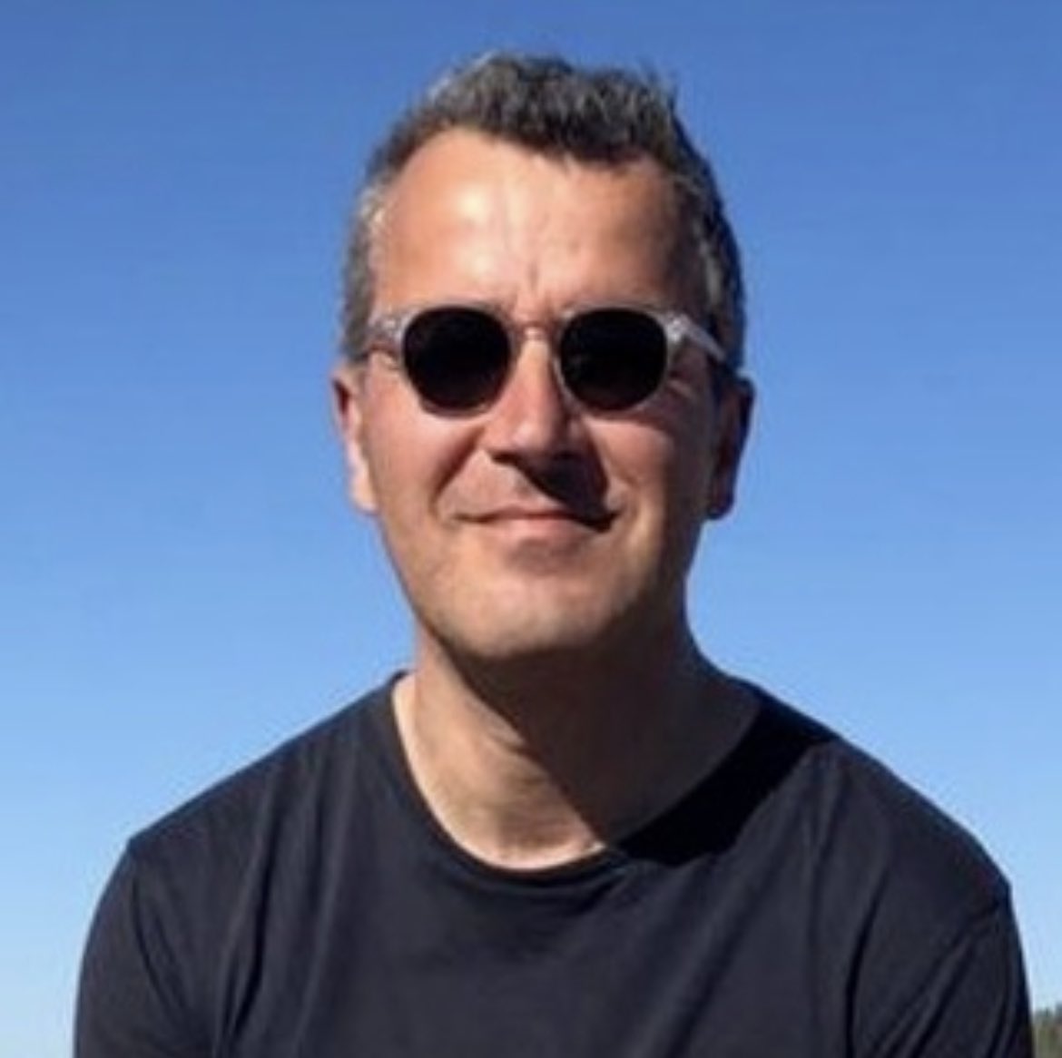 AMS_Helsinki's tweet photo. 2nd artist who collaborated with @VirpiTalman and Qasim is Gökhan Burhan🇹🇷 who is a visual artist/designer. He has enjoyed visiting the lab @helsinkiuni #ftdk together with Kirsi, and seeing how  scientists work. Read more about both artists on #ArtMeetsScienceHelsinki blog. https://t.co/JemXBRlypi