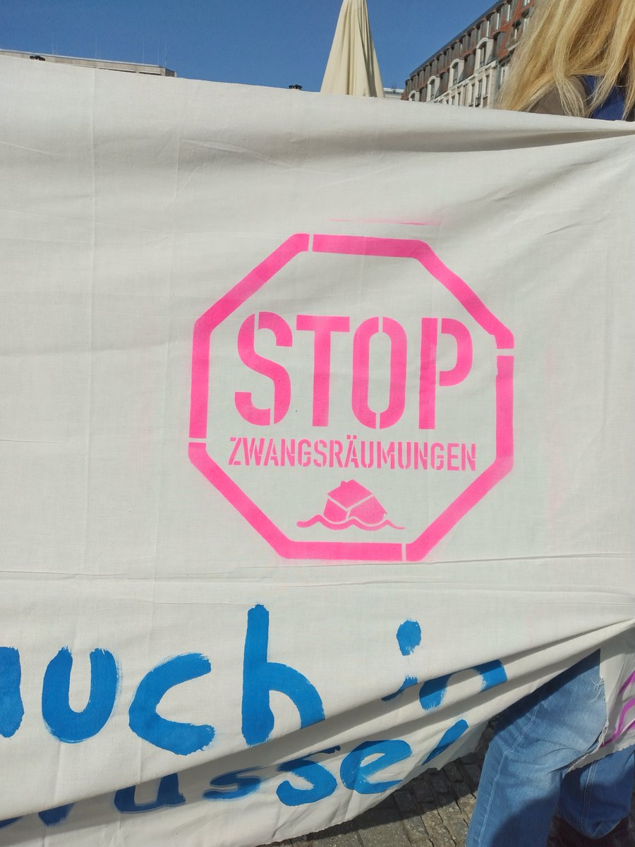 h48bleibt's tweet photo. Wohnungen für alle - Solidarität mit der Bewohner*innen der #ZoneNeutre #KBC in #Bruxelles. #HAD22
Régularisation pas d'expulsion!
@BuendnisZRV https://t.co/1n0PxLEu3D
