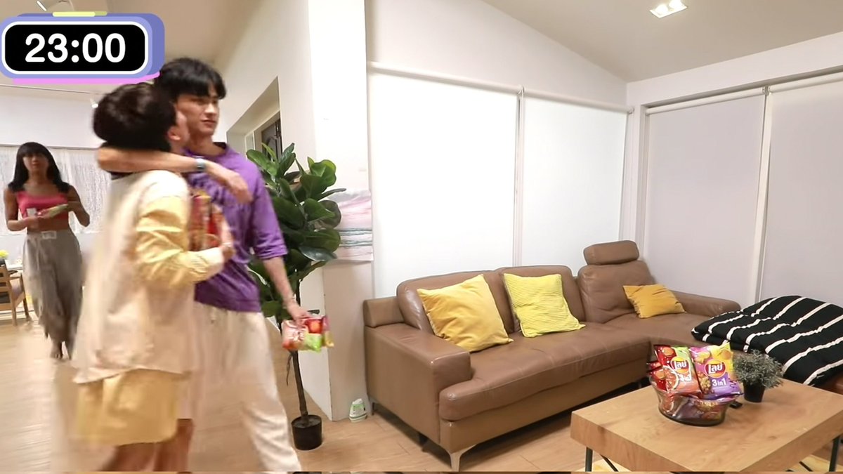 fingunlickngood's tweet image. today's episode is literally just taygun cuddling and then p'jen 😭😭😭
#LetsPlayLays24EP1