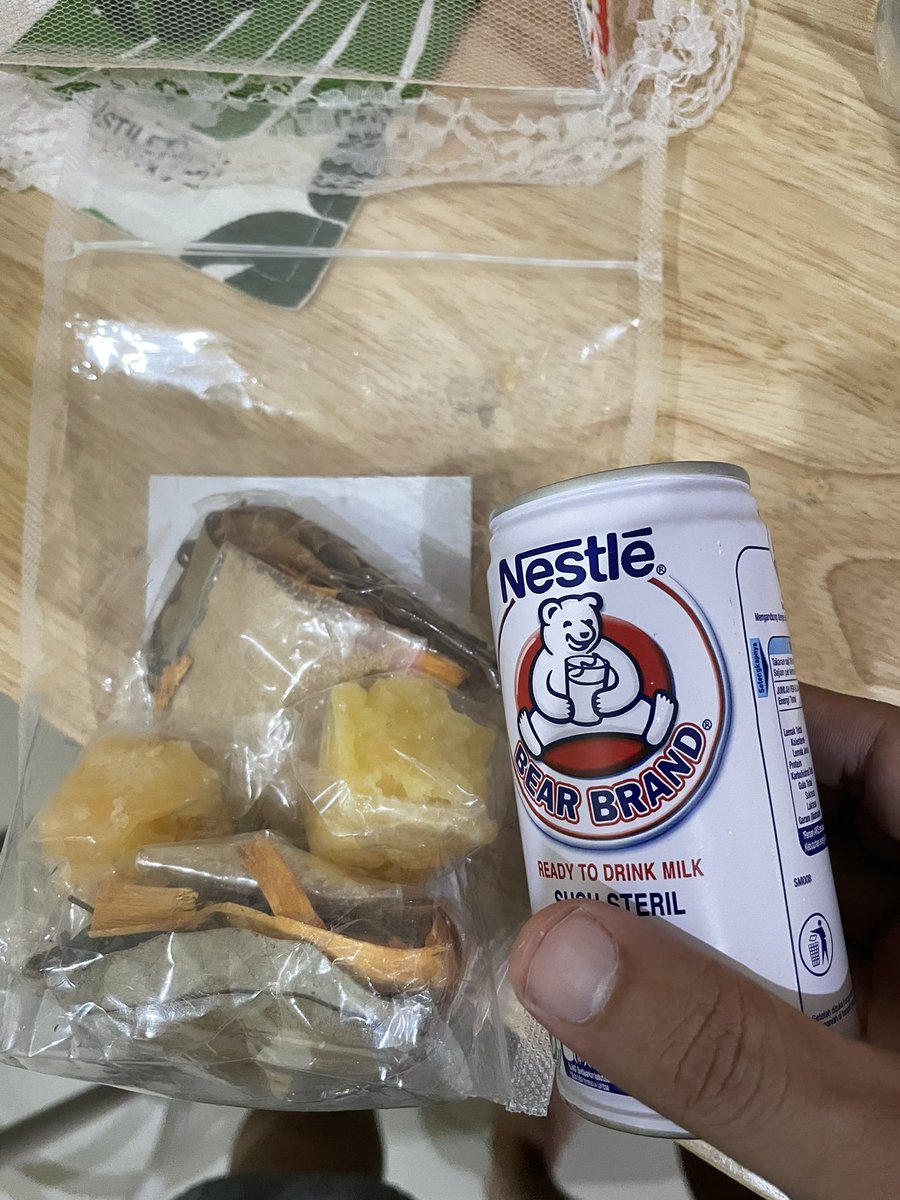 sahadeva_'s tweet photo. Entah karena habis kena covid apa gimana, bawaannya ngantukan, lemes, sentrap-sentrup, kena AC dikit gregesi, minum es dikit ga enak tenggorokan 😅 https://t.co/mvdNnRHrs9