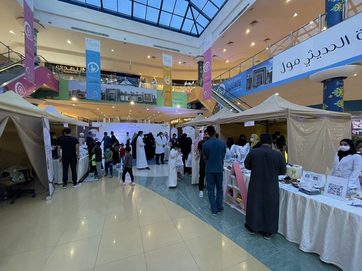 Saud_F_A1's tweet photo. برعاية كريمة من سعادة رئيس الجامعة @psau_edu_sa وتشريف وكيل الجامعة @Alosaimi999 وإيماناً بدورها تجاهـ المجتمع نظمت كلية العلوم الطبية التطبيقية @CPSAU فعالية أخصائي في خدمتك في نسختها الرابعة https://t.co/lqRmtl8RoS