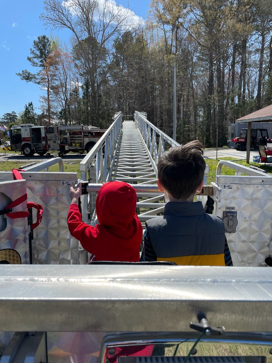 VirginiaBeachFD's tweet photo. A big THANK YOU to our public safety partners, volunteers, & homeschool families that attended our first βHomeschool Public Safety Dayβ event! @VBPD @VBCrimeSolvers @VBRescueEMS @AAATidewaterVA #CellPhoneSally #vbcert #PlayingSafeWithPreston #SoundOffwiththeHomeFireSafetyPatrol https://t.co/YfdxiYZSSk