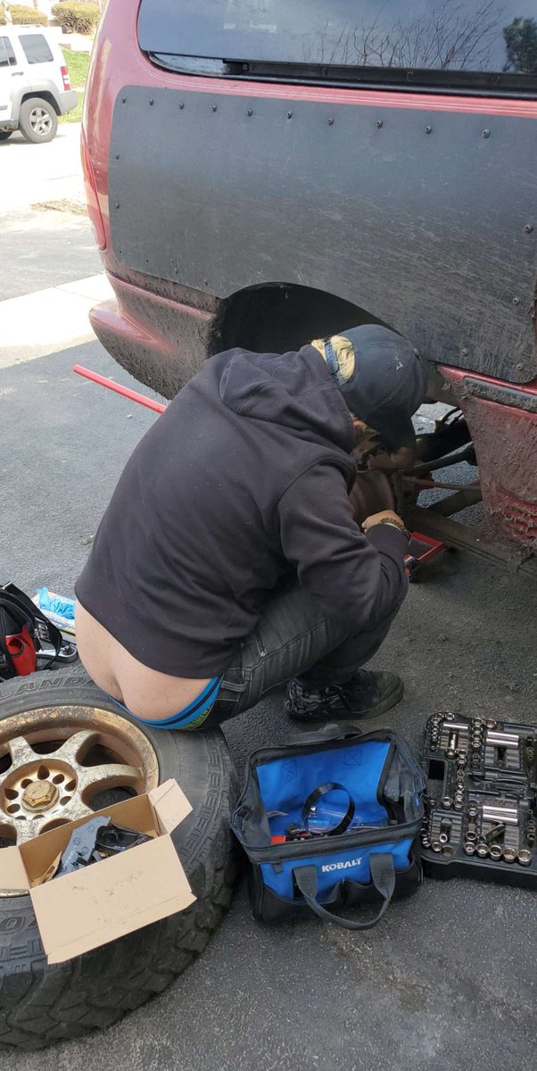 DirtyTyler22's tweet photo. Working on the van https://t.co/AnhiV97ewX