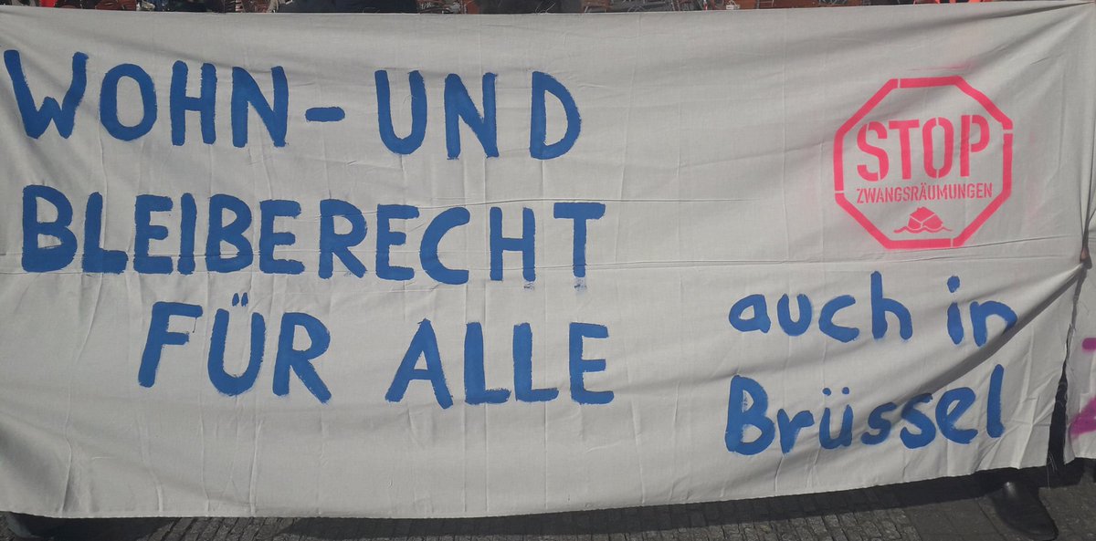 syndikat44's tweet photo. Wir stehen vor der #belgischenBotschaft um gegen jede #Zwangsräumung auch in #Bruxelles! #HAD22 https://t.co/m9pG7M6UHj