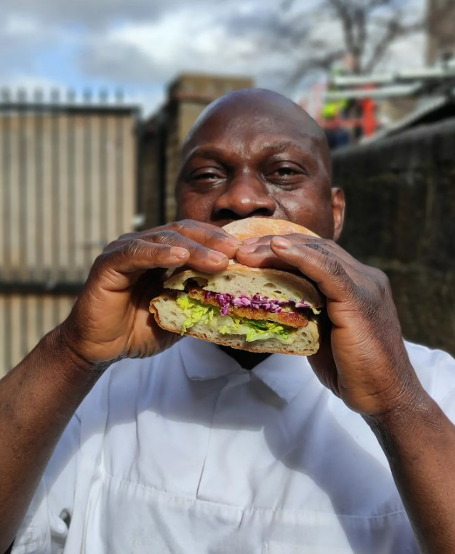 HumdingersFood's tweet image. If you have not yet tried our Chicken Katsu Sandwich - you should!
Made with our freshly baked ciabattas everyday for both our bakeries and catering
Handle carefully 🤣Our amazing Head Chef Murphy needed both hands and you probably will too 🤪
#HumdingersCatering #LondonCatering