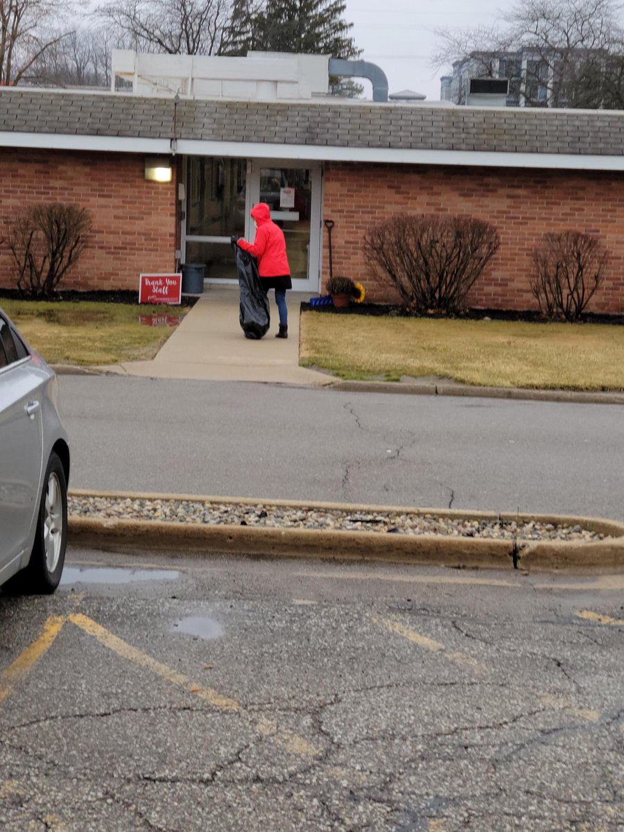 illuminateHC's tweet photo. Our leadership team at SKLD Beltline wanted to show our pride in our workplace and spent the morning cleaning up around the outside of the building. 💪🖤🗑🌱

#SKLDStrong #WeAreSKLD #SKLDBeltline #IlluminateHC https://t.co/UHCMD58tu7