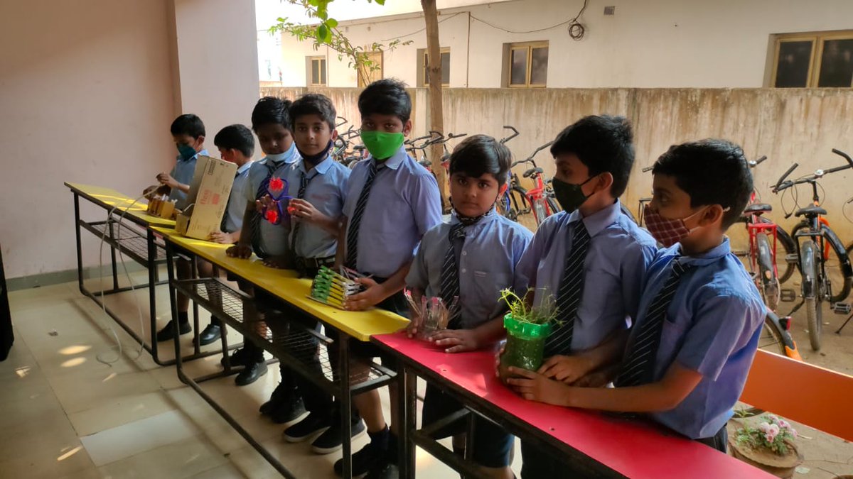 PithapuramM's tweet photo. #BestOutOfWaste projects displayed by the students of Bhashyam Public School, Pithapuram #SwachhSurvekshan2022PithapuramMunicipality #SwachhSurvekshan2022Pithapuram 
@SwachSurvekshan
@MoHUA_India
@CDMA_Municipal
@SwachhBharatGov 
@SwachhaAndhra
@swachhbharat  @PithapuramM https://t.co/5kdoAG6yCX