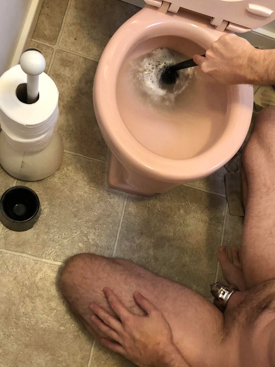 W0rshipJenny's tweet photo. Life of a locked cuck 🔒⛓️ https://t.co/6P0jMHpArf