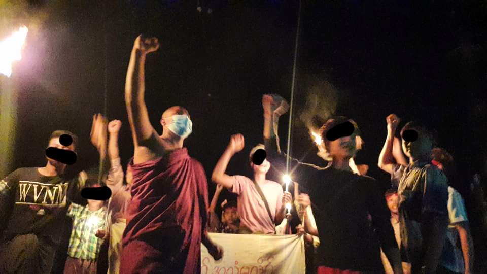 Wamtha2021's tweet photo. စစ်အာဏာရှင်ကျရှုံးရေးအတွက်
သွေးမအေးတဲ့ မန္တလေးက အသံမတိတ်တဲ့ ပြည်ကြီးတံခွန်သပိတ်...

ဘယ်သူ့တိုက်ပွဲလဲ?
ပြည်သူ့တိုက်ပွဲ

တိုက်ပွဲရှိရင်?
အောင်ပွဲရှိမယ်

#WarCrimesOfJunta 
#2022Mar29Coup 
#HelpMyanmarIDPs 
#WhatsHappeningInMyanmar

#အရေးတော်ပုံအောင်ရမည် 

#အဂ္ဂဝံသ https://t.co/kpmQdLKbIA