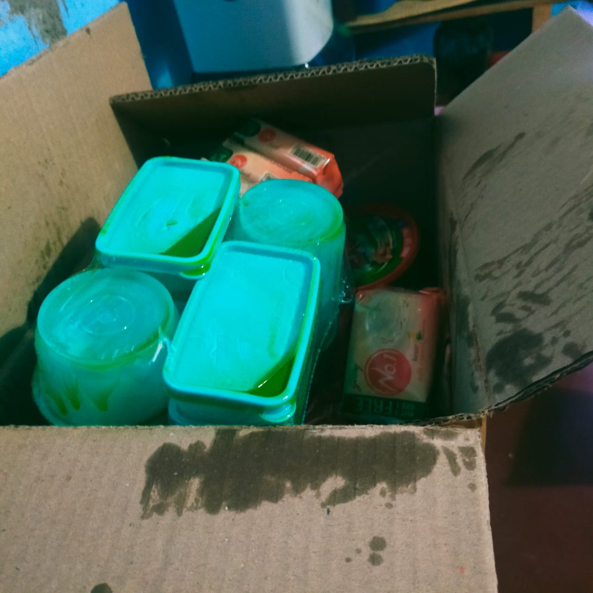MILANMPHYS's tweet photo. @FlipkartStories @Flipkart Hello sir I have purchased some grocery .oil and juice package blust and all food item and soap are https://t.co/OMZ2w5AQtN help. I have 7 year old ac. 
Except plastic container all spoilt help me. https://t.co/qXw9VNemKR