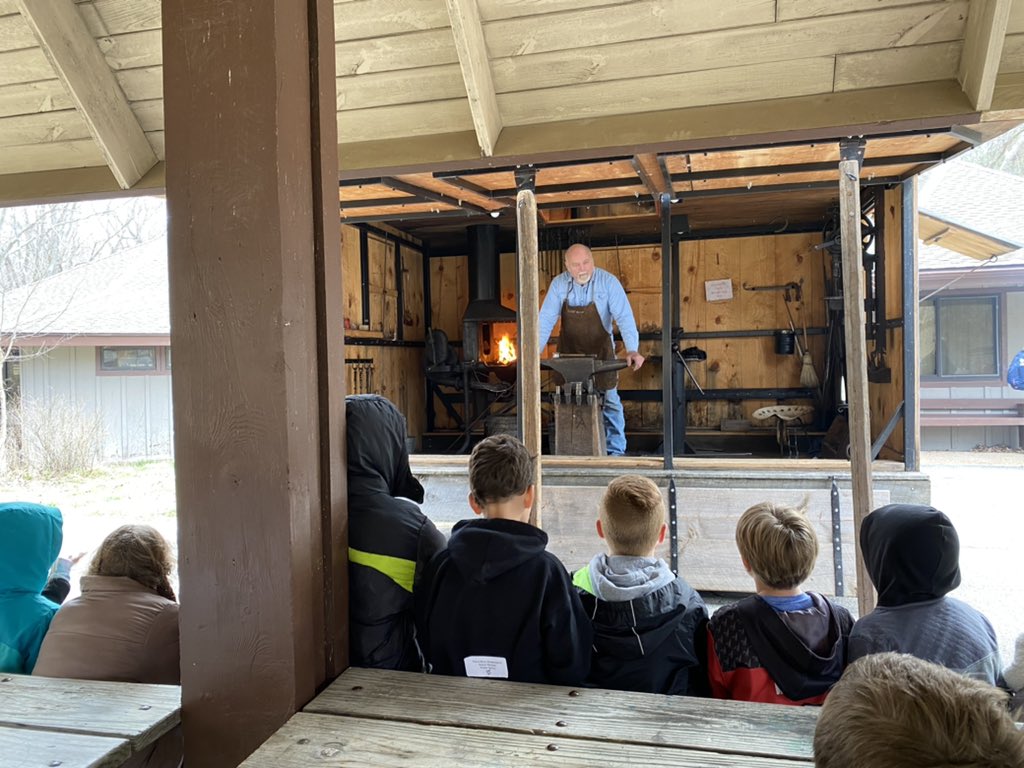 MrsSharpGr3's tweet photo. MO Heritage Day was a success at Babler State Park. The kiddos enjoyed learning about our state through storytelling. https://t.co/YLHiwOZRYD