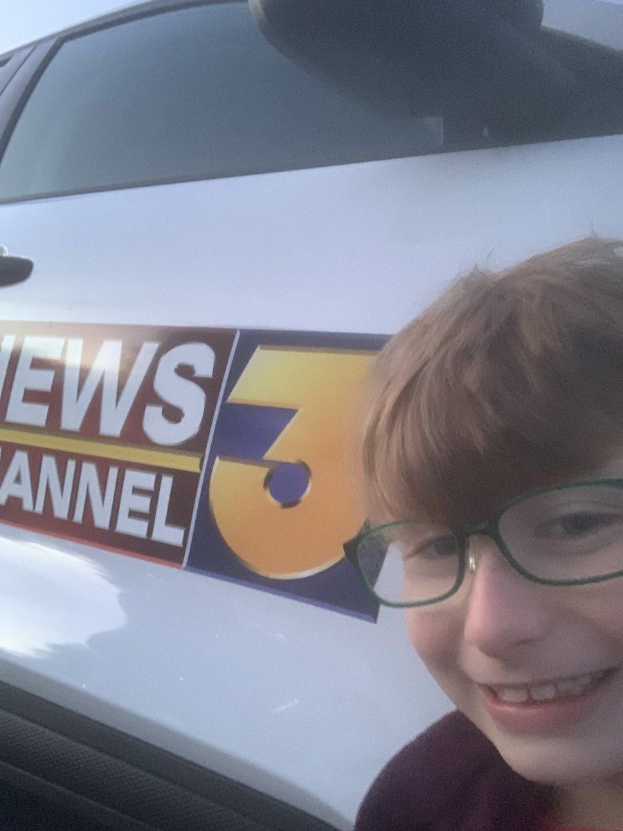 EricaFelci's tweet photo. When there’s an early morning live shot for @CV_Link &amp; you have to bring your kid to work @KESQ  @CVAGnews https://t.co/caSjdCvwUS