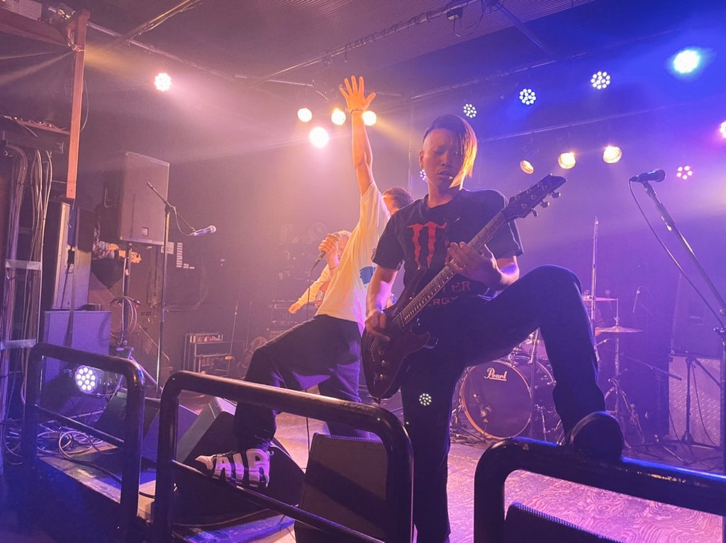 🙈2022/3/27 上田Radius presents. Radius 10th Anniversary🙈

【STEVEO/SET LIST】

M-1 one cut
M-2 BE-HOP
M-3 Beast Beat
M-4 PLAY BALL
M-5 Mr.DEAD
M-6 Gain
M-7 Mist Road

2022の初!もんのすごく刺激的で沢山得るものが見つかったイベントでした 今年は一層ゴリゴリSTEVEO気張りやす!！