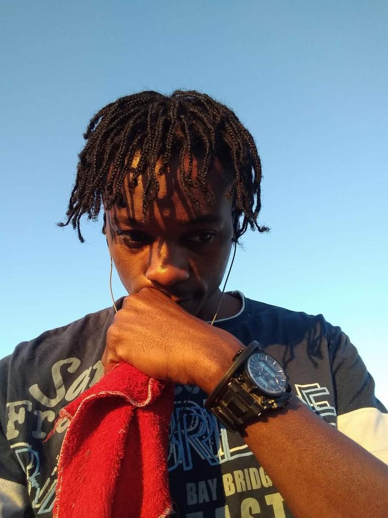 DaliensS's tweet photo. Riche en connaissance ! Très talentueux ! Dad. Big up to you Dahouslens-DabyDad Stéma. https://t.co/uHTLZ0LN3v