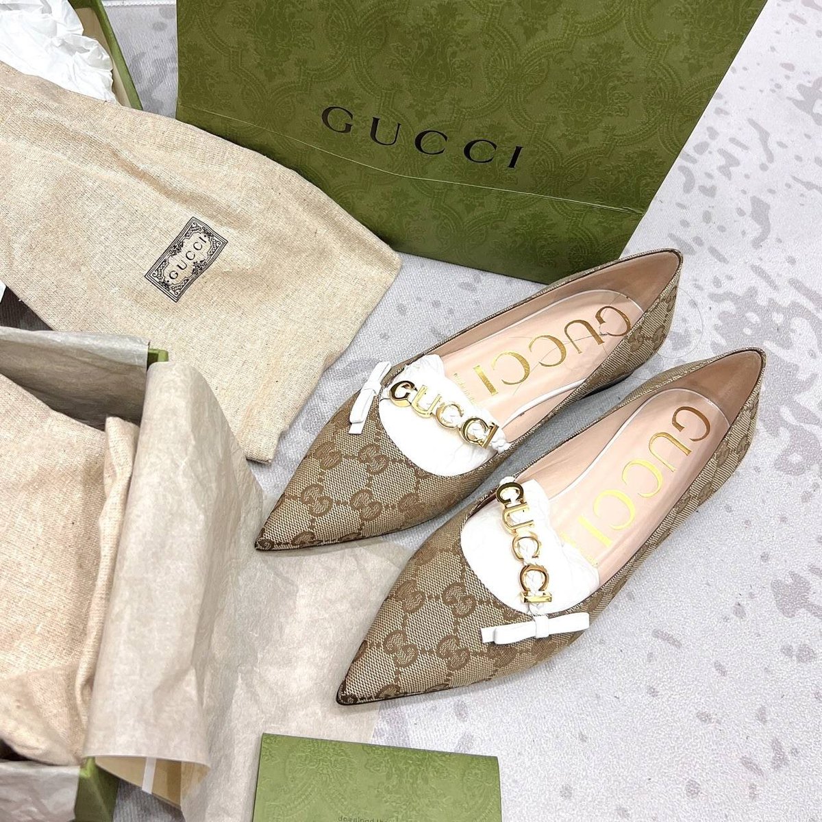 Laceyyy93's tweet photo. It's going to be a good start, it's a reward for yourself 🔥❤️🎉

#gucci #guccishoes #luxury #luxurygirl #luxurylifestyle #beautifulfeetofig #modelgirl #modellife https://t.co/WNt3CXZRUt